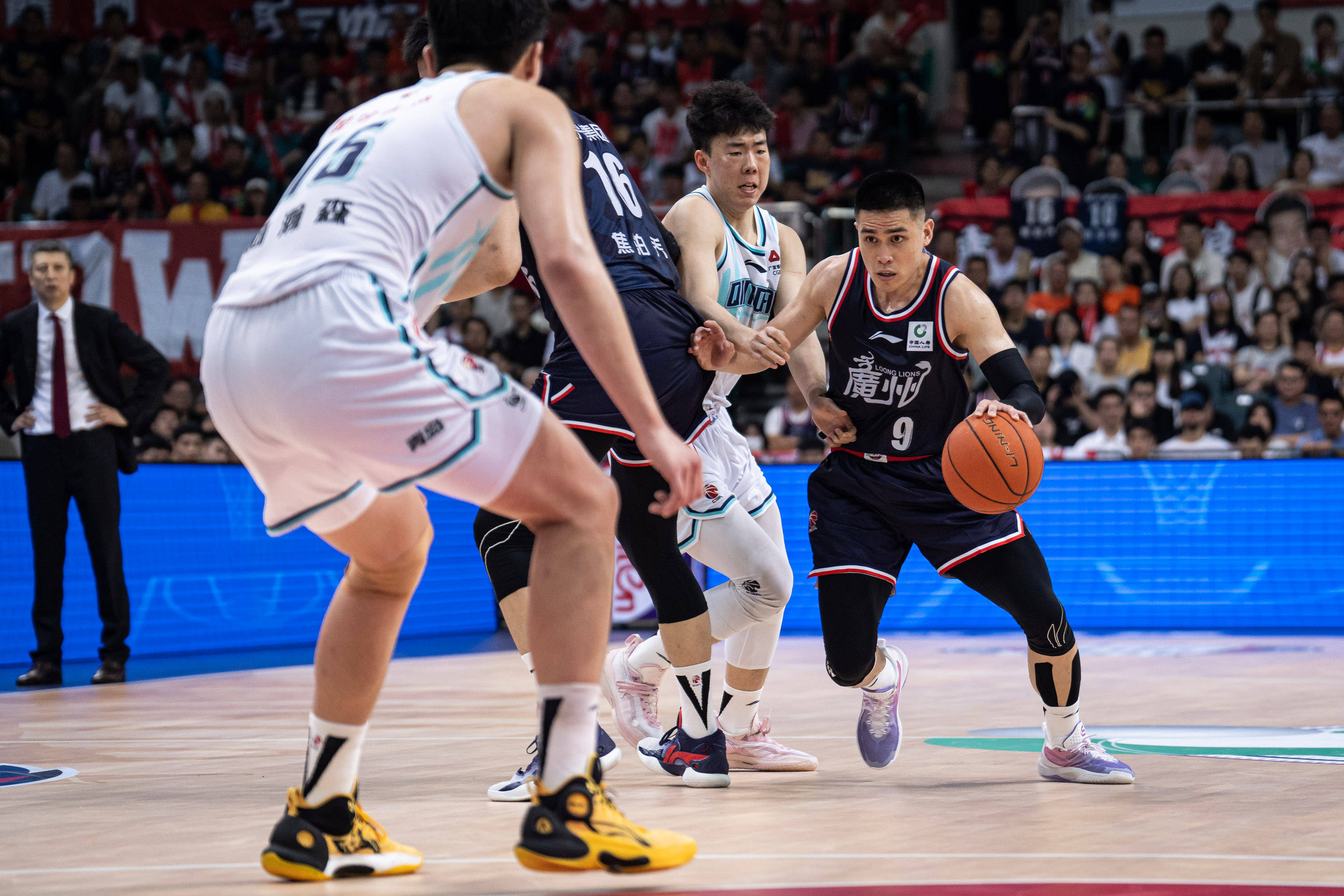 他的加盟或 他的加盟或