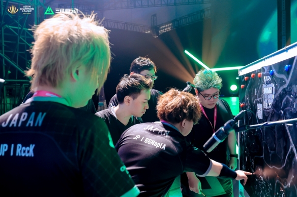 随着比赛哨 随着比赛哨